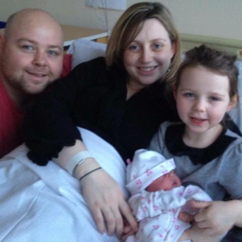  Aoife recovers in hospital with her parents and big sister Isla