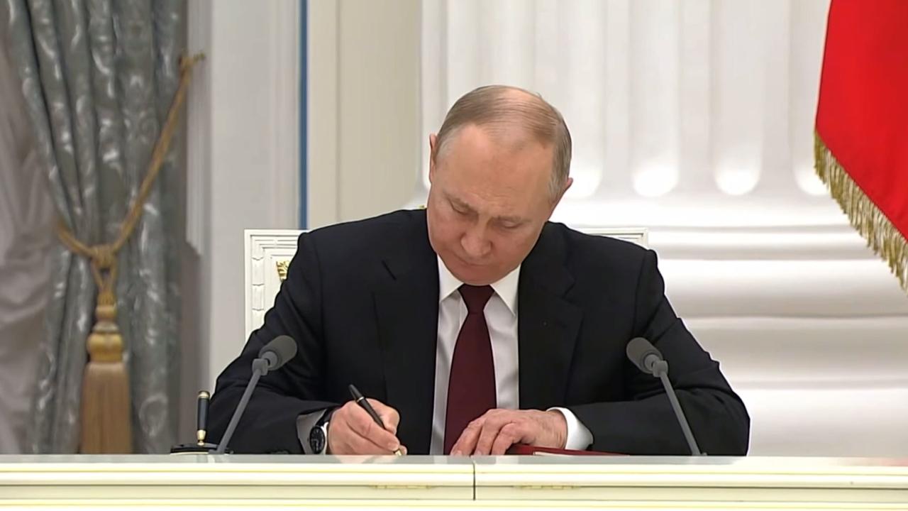 Putin recognises independence of breakaway Ukrainian states