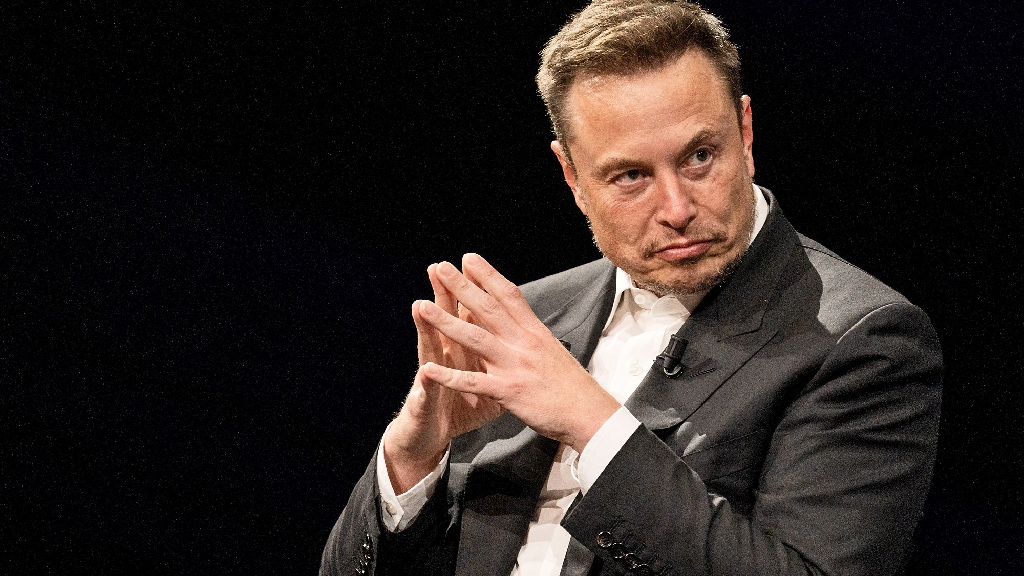 Elon Musk takes on Twitter bots with $1-a-year fee trial in New Zealand and the Philippines