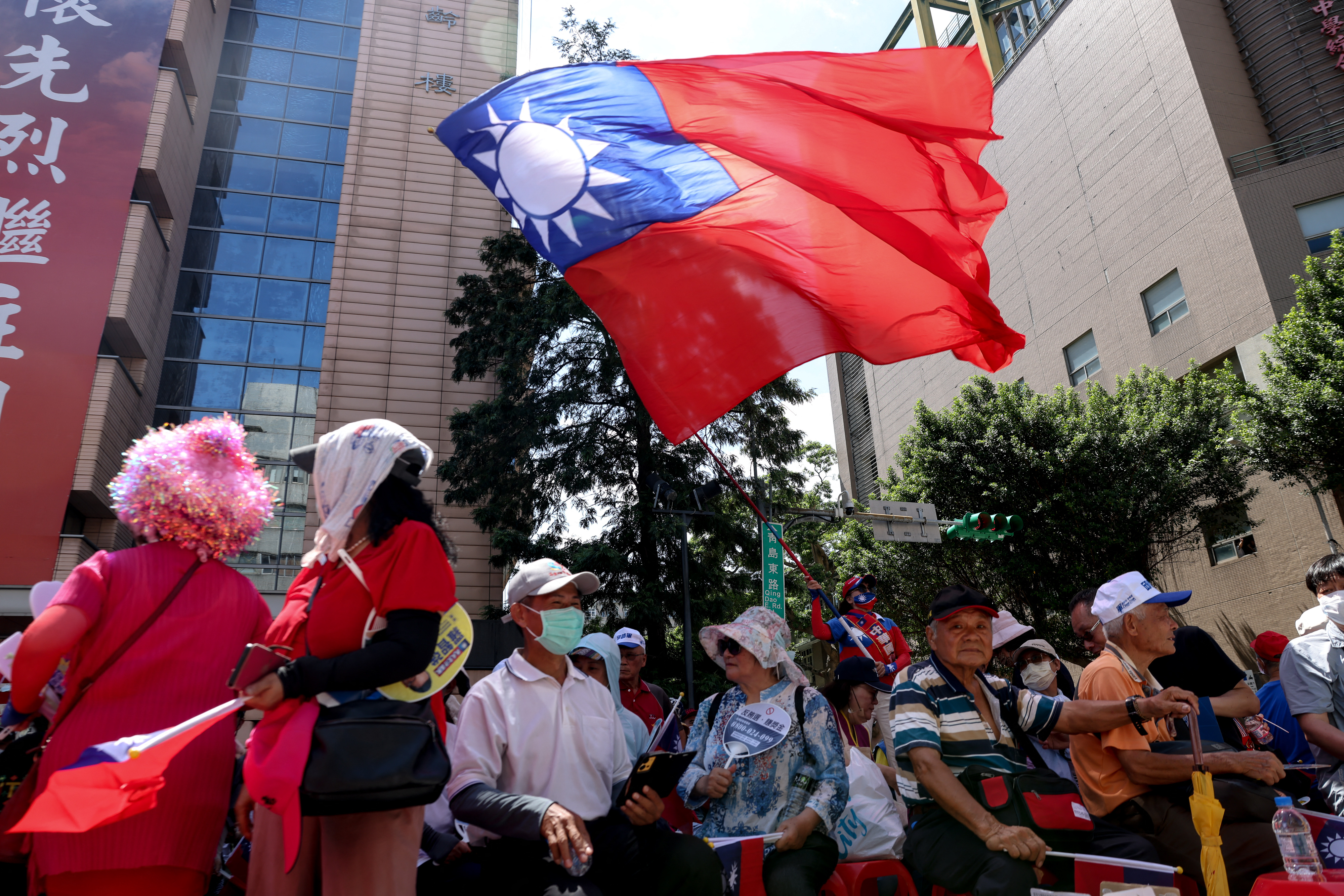China threatens Taiwan independence leaders with death penalty