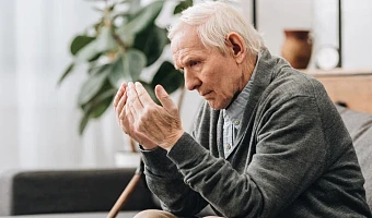 «Не легкая забывчивость, а серьезная проблема»: психиатр рассказал, как распознать деменцию
