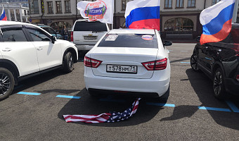 В соцсетях обсуждают водителя из Тулы, который на День России «унизил» американский флаг