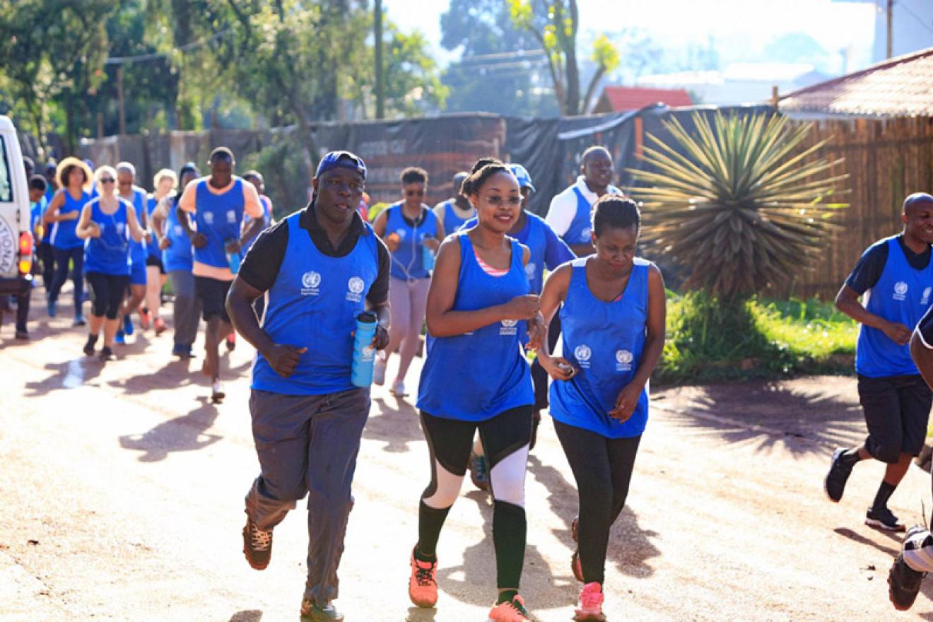 Personal de la OMS durante una carrera deportiva. 