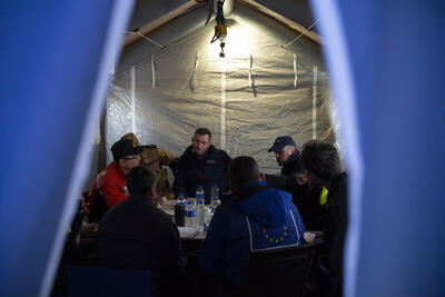 Humanitarian coordinate ina tent in Turkiye