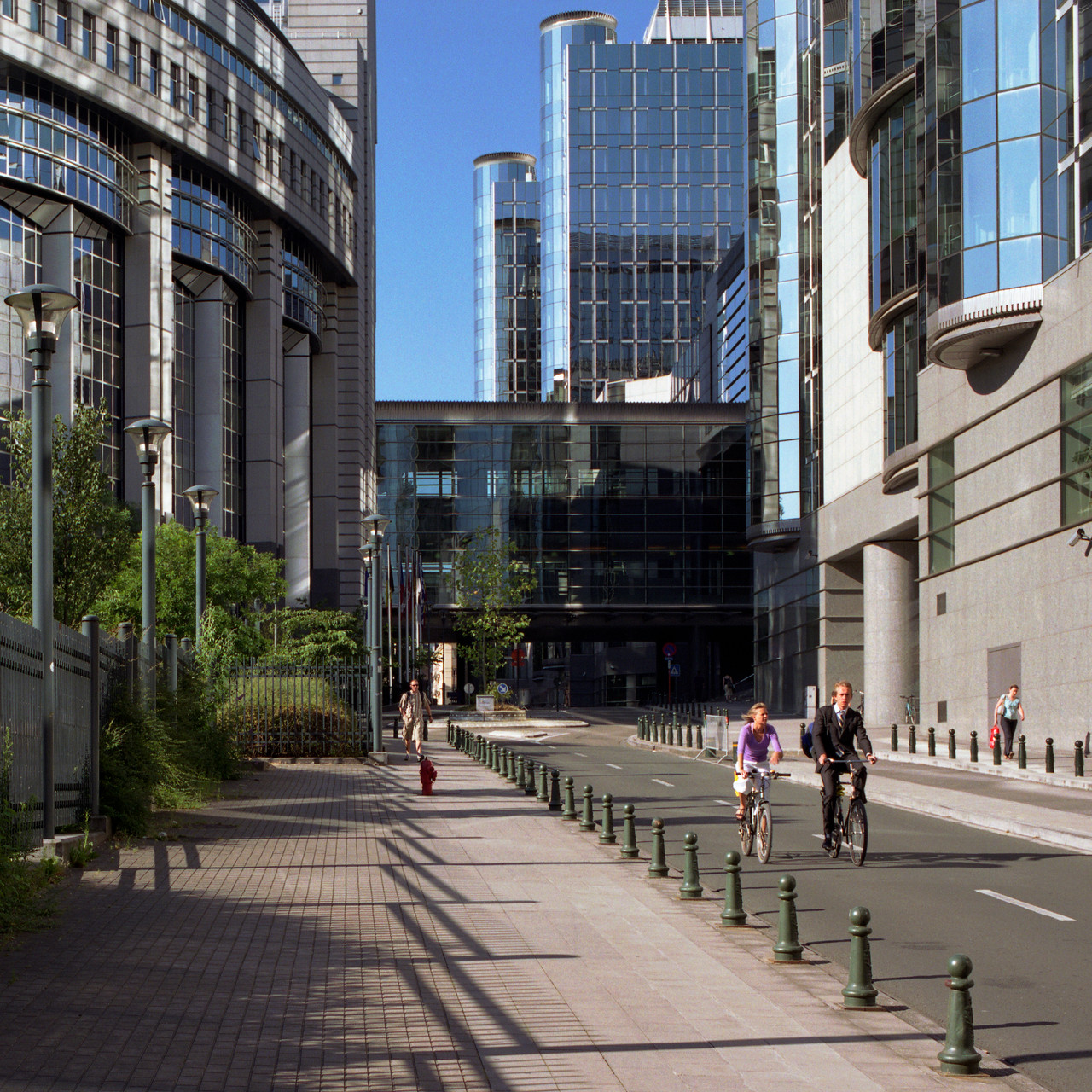 Quartier européen - vélo - intitutions - beau temps 