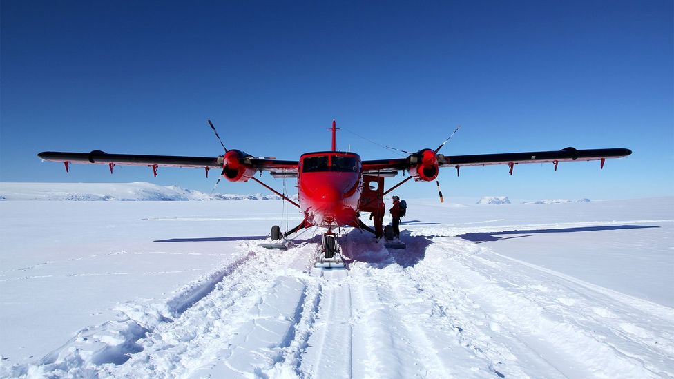 A de Havilland Twin Otter in Antarctica (Credit: Andy van Kints/BAS)