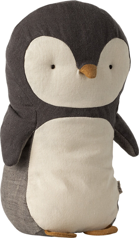 Ein weiches Kuscheltier in Form eines Pinguins mit einem schwarzen Rücken, weißen Bauch und einem orangefarbenen Schnabel und Füßen. Das Stofftier hat einen freundlichen Ausdruck und ist ideal als Spielgefährte und Schlafbegleiter für Kinder.