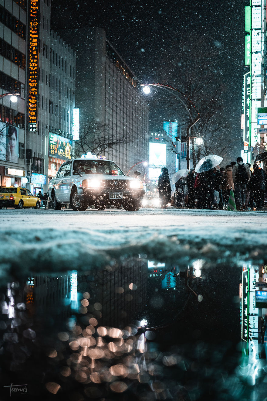 Photographer Teemu Jarvinen found film noir and cyberpunk in his images of Sapporo, Japan.
Noir-Infused Images of Snowy Japan