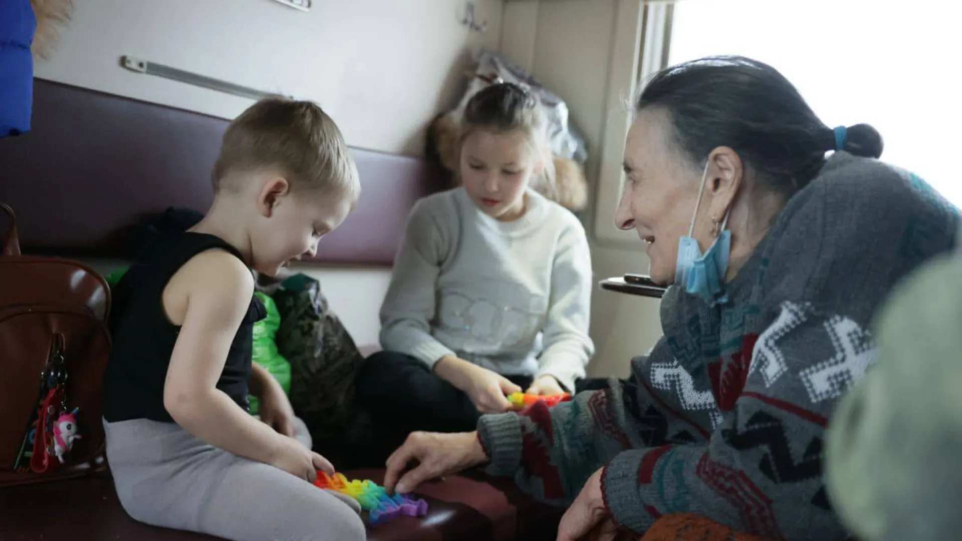 «Рассматриваем их как родные души». Воробьев — о беженцах из Донбасса в Подмосковье