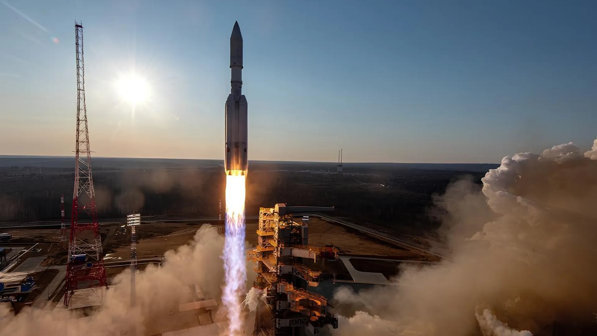 Запуск летной ракеты космического назначения «Ангара-А5» с разгонным блоком «Орион» с космодрома Восточный