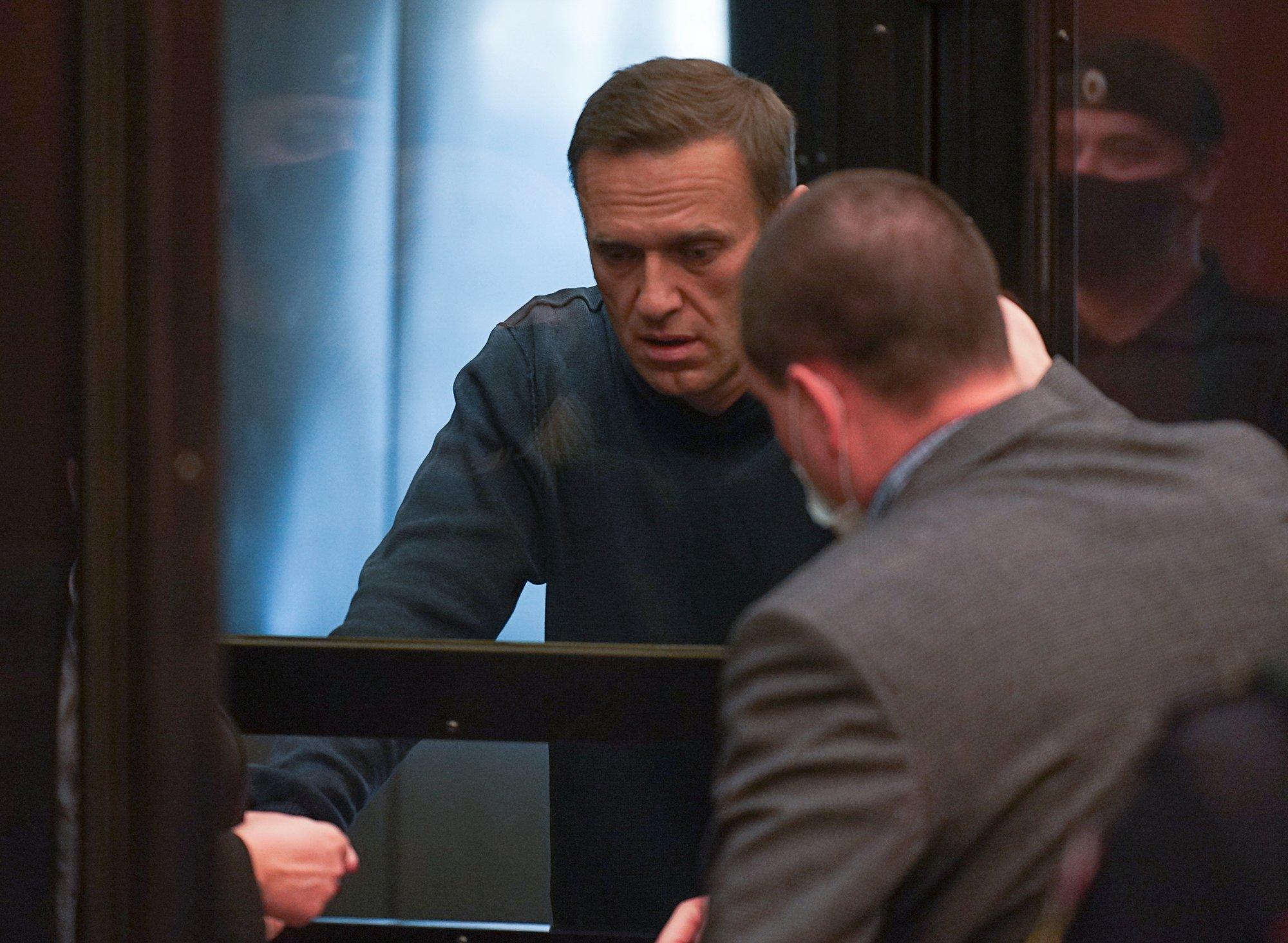 „Живу как Путин с Медведевым“. Навальный описал свой быт в колонии строгого режима