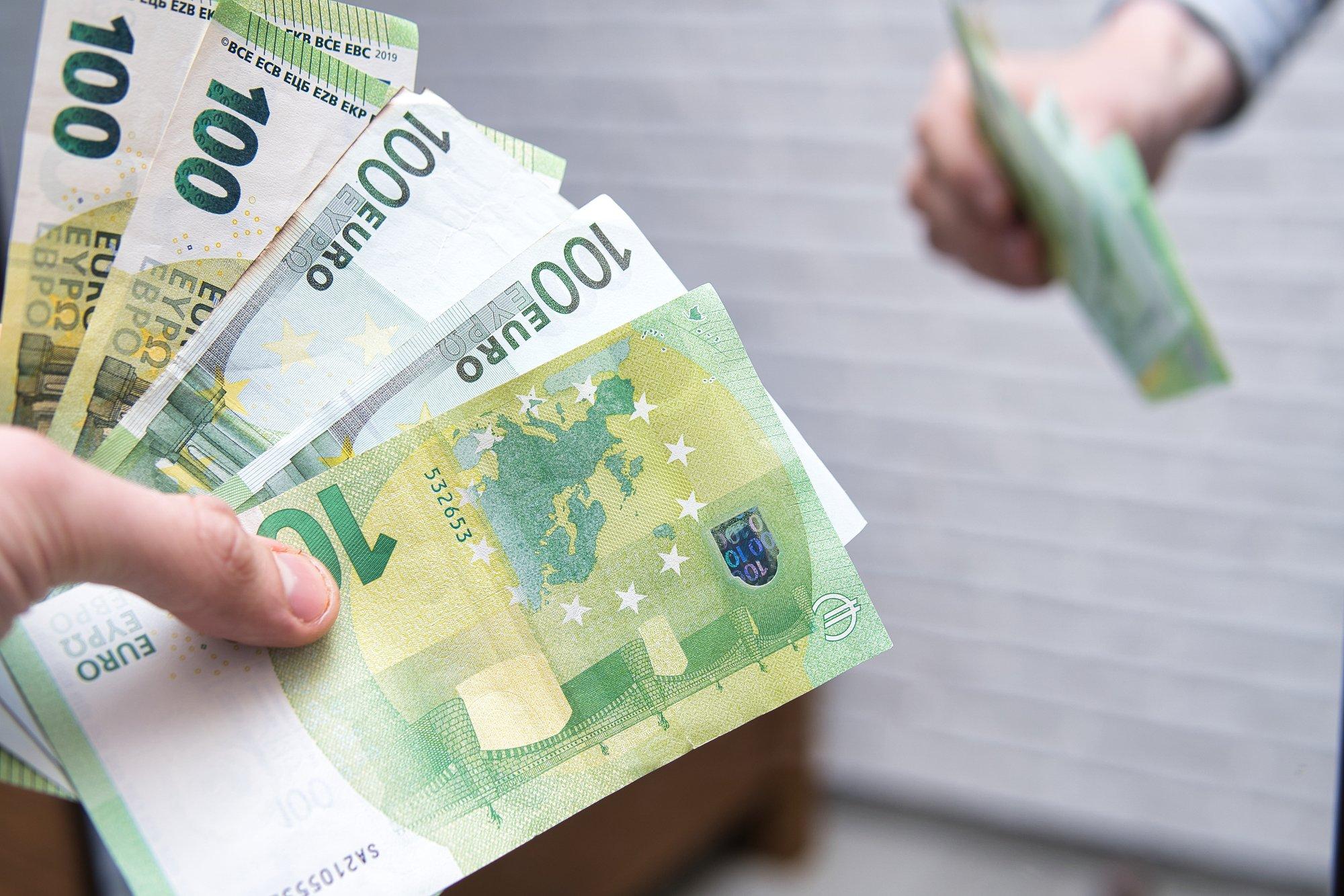 Самые впечатляющие зарплаты в Литве: в одной компании средняя зарплата в июле была 28 000 евро