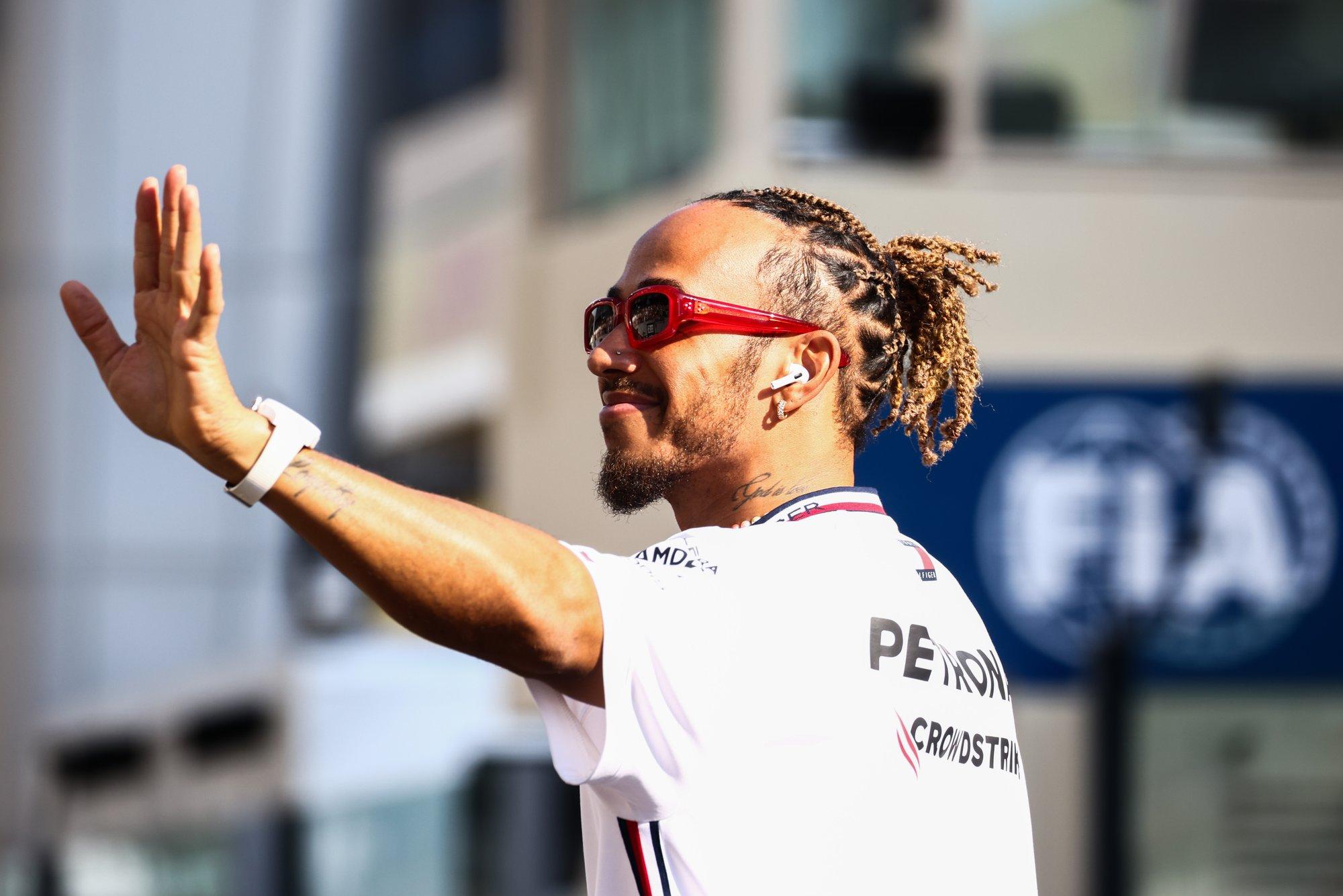 Oficialu: Hamiltonas palieka „Mercedes“ ir nuo 2025 m. papildys „Ferrari“ gretas