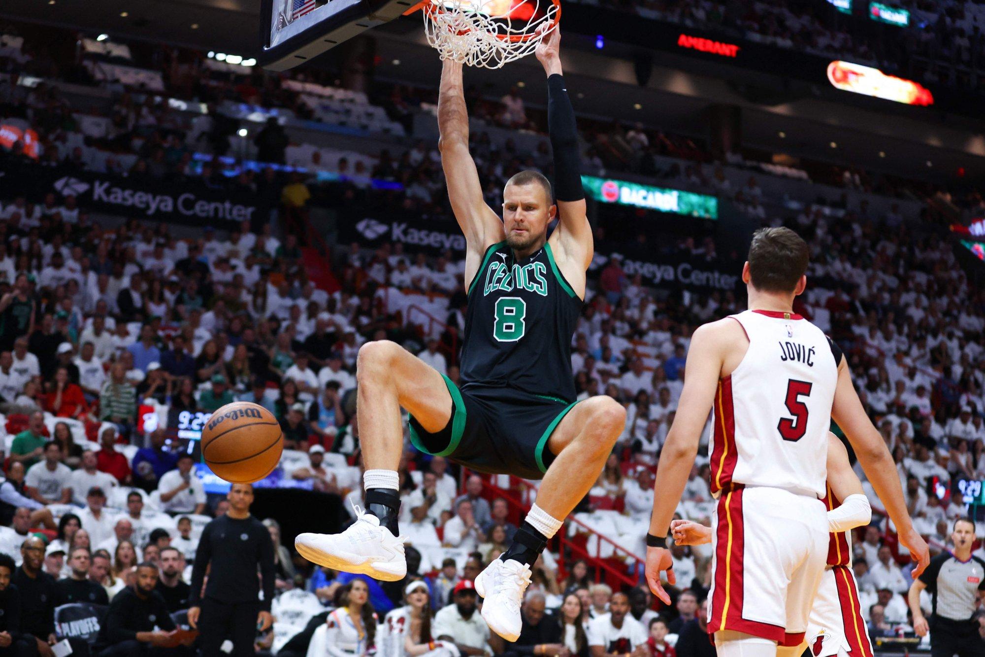 Porzingis dėl traumos praleis artėjančią „Celtics“ atkrintamųjų seriją