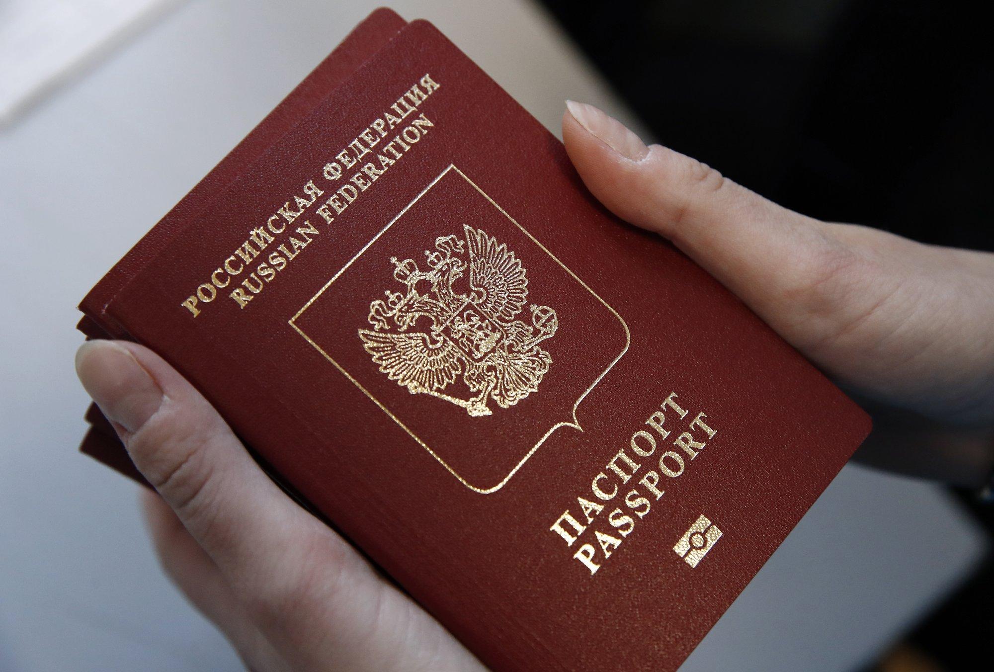 РФ отрицает подготовку запрета обмена паспортов за границей