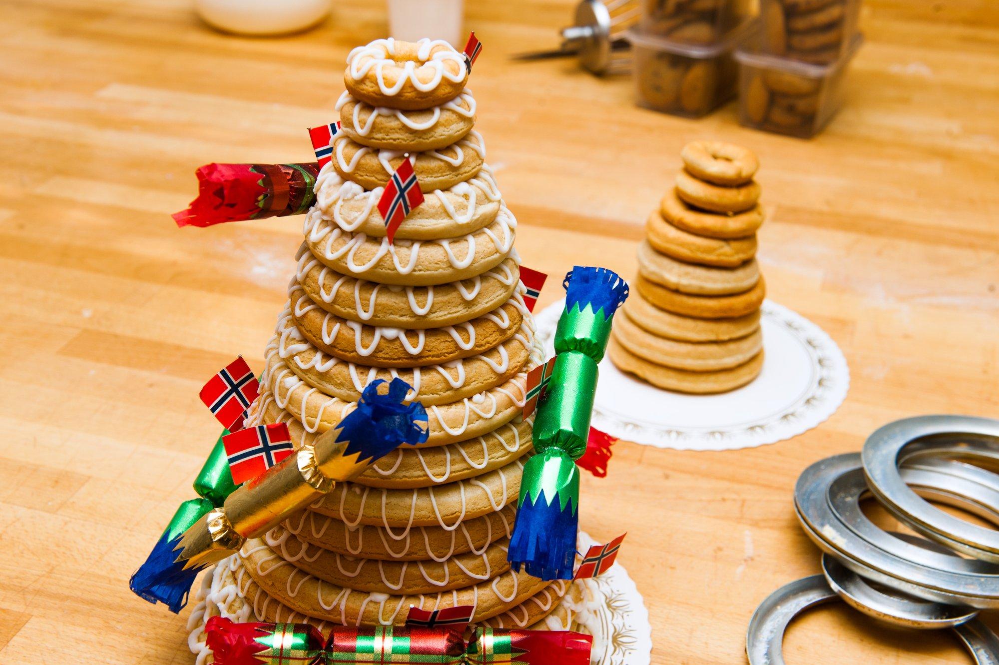 Norvegiškas skanėstas Kransekake – be galo gardi šventinio stalo puošmena