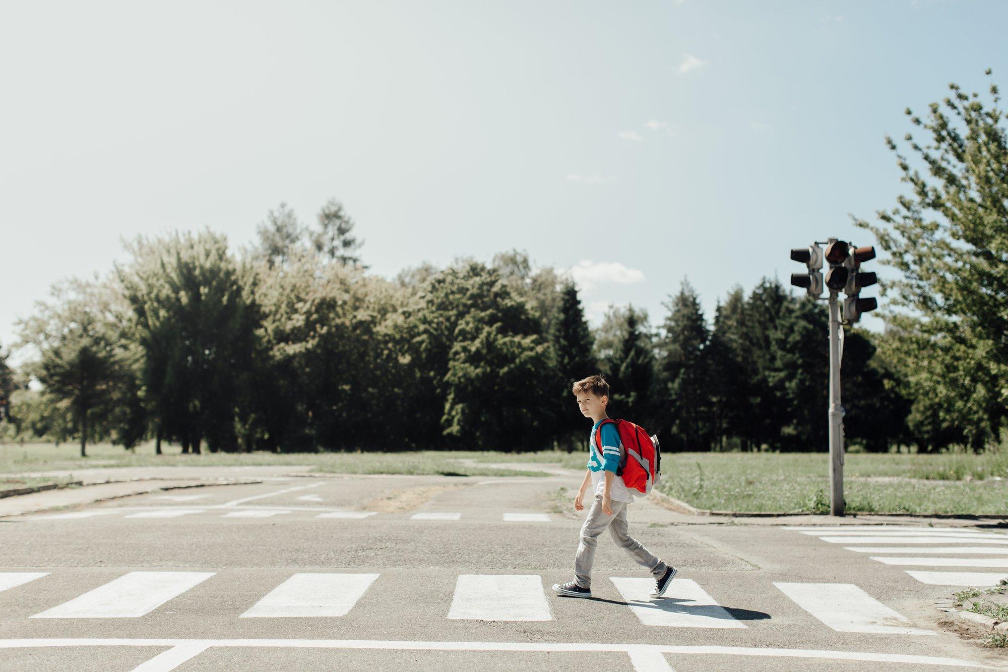 Prasideda prevencinė saugaus eismo priemonė: prie mokyklų stebės, ar vaikai laikosi KET