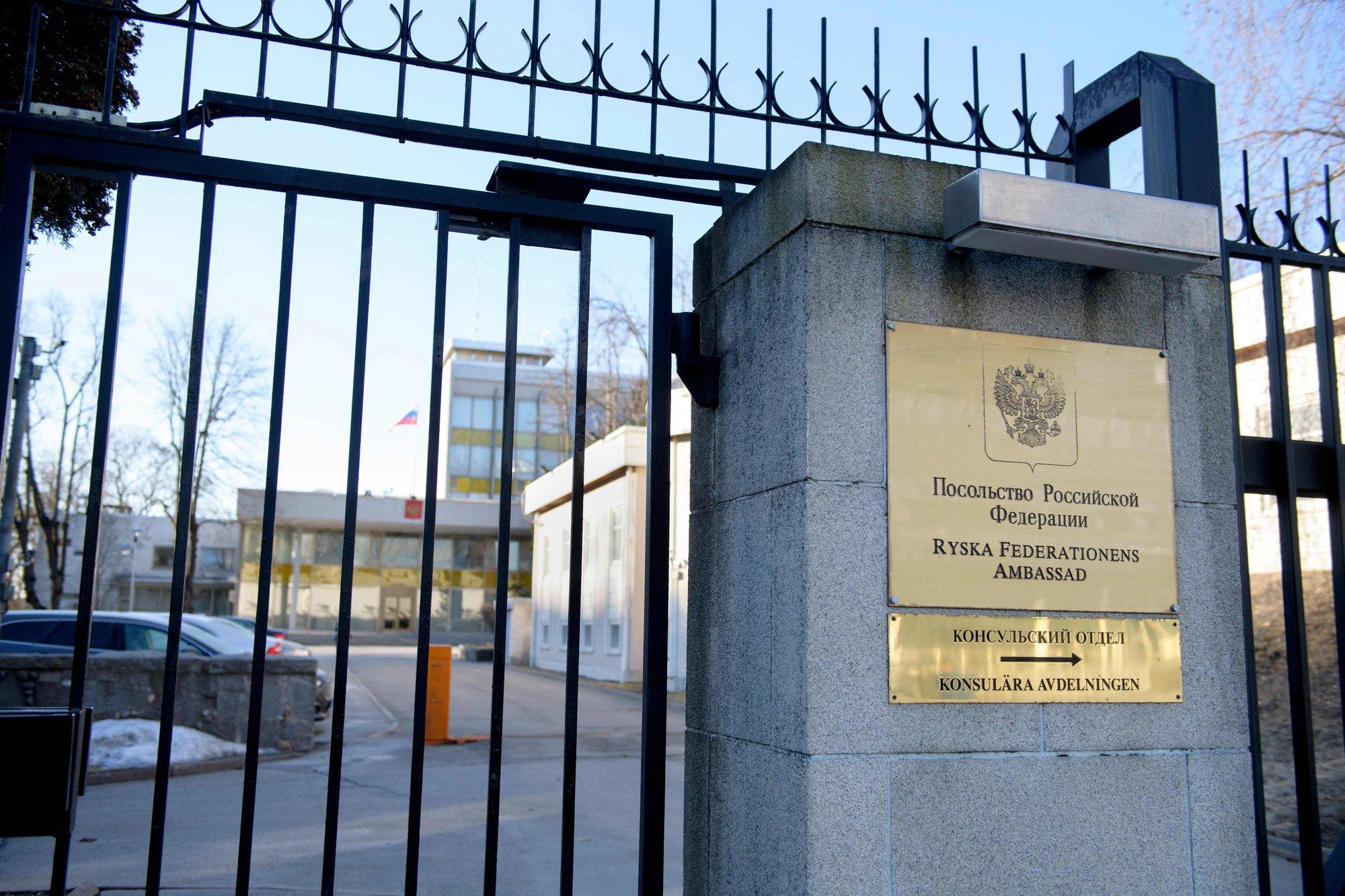 Посольство закидали коктейлями Молотова: россияне своих целей могут добиться и другими средствами