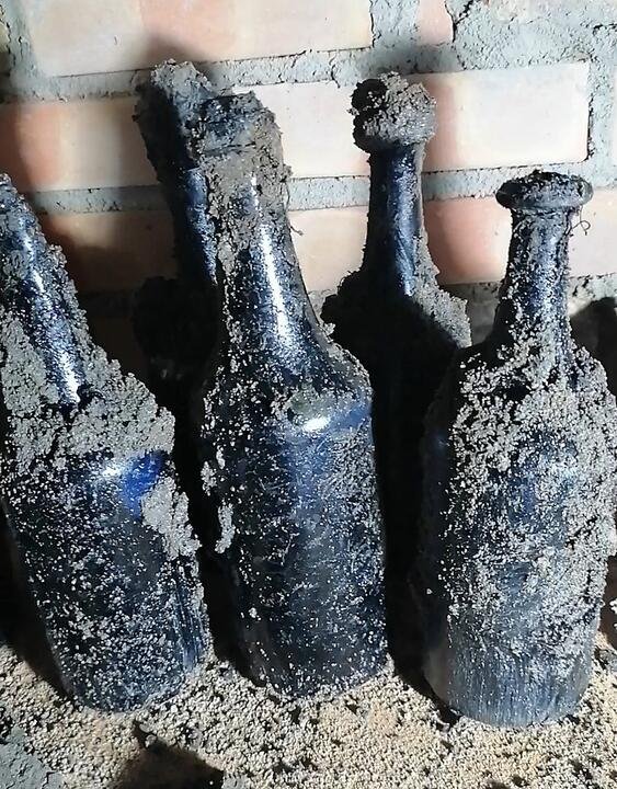 В старинном дворце под Гродно нашли бутылки с вином 200-летней выдержки. Можно ли его пить?