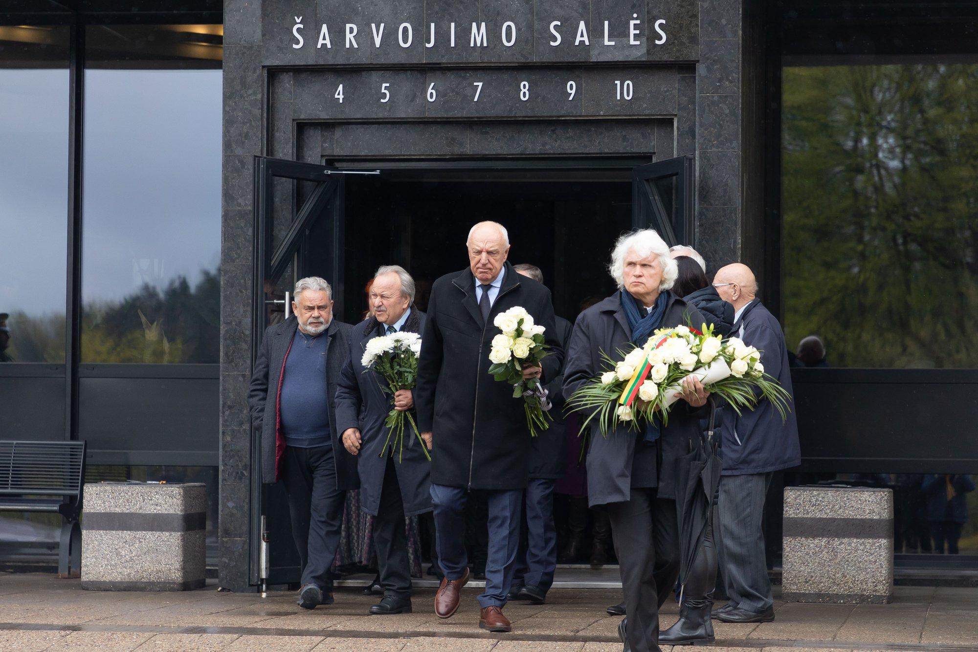 Late PM Kirkilas laid to rest in Vilnius