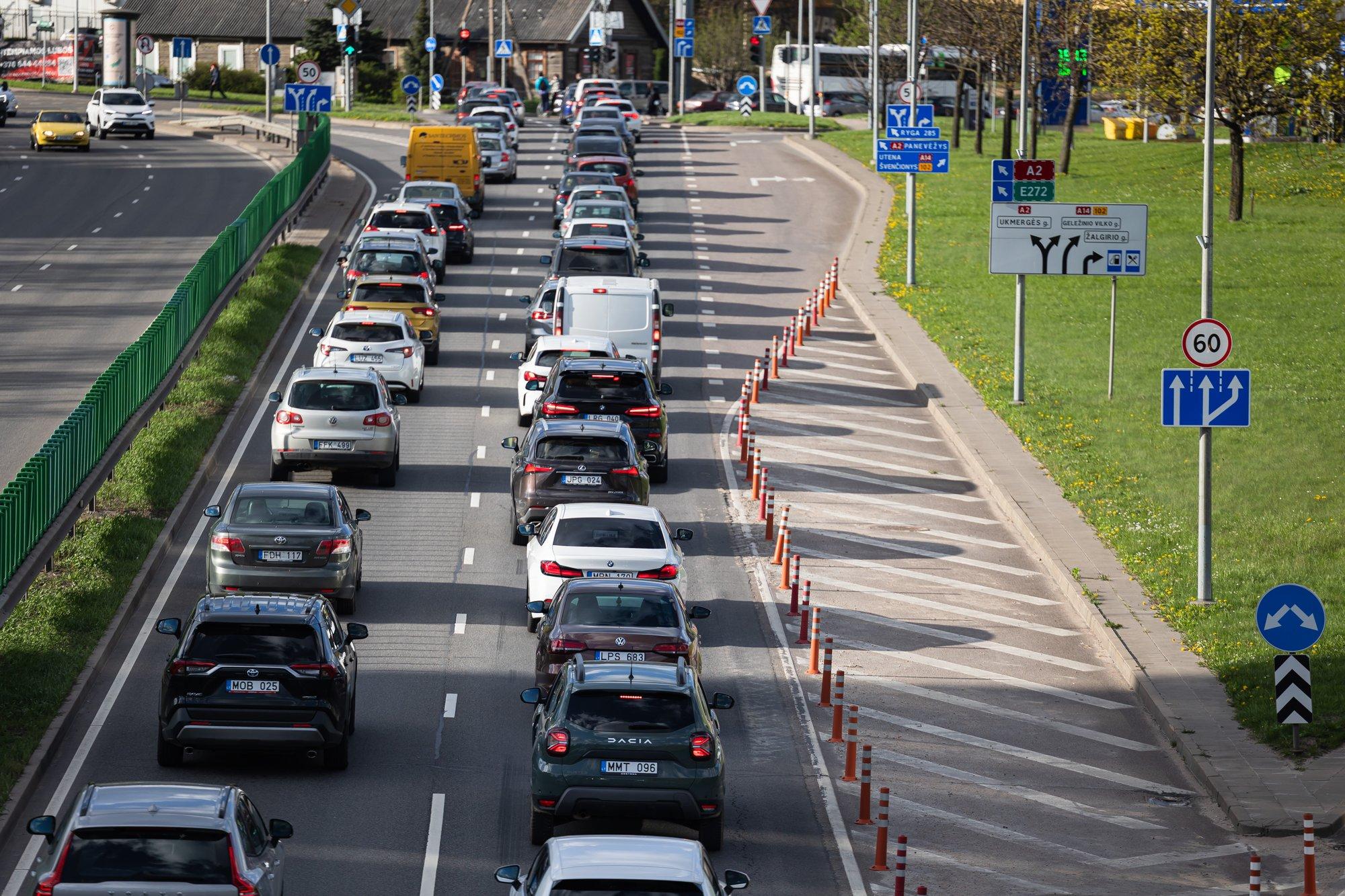 Įvertino, kokių automobilių vairuotojai kelionėms išleidžia mažiausiai