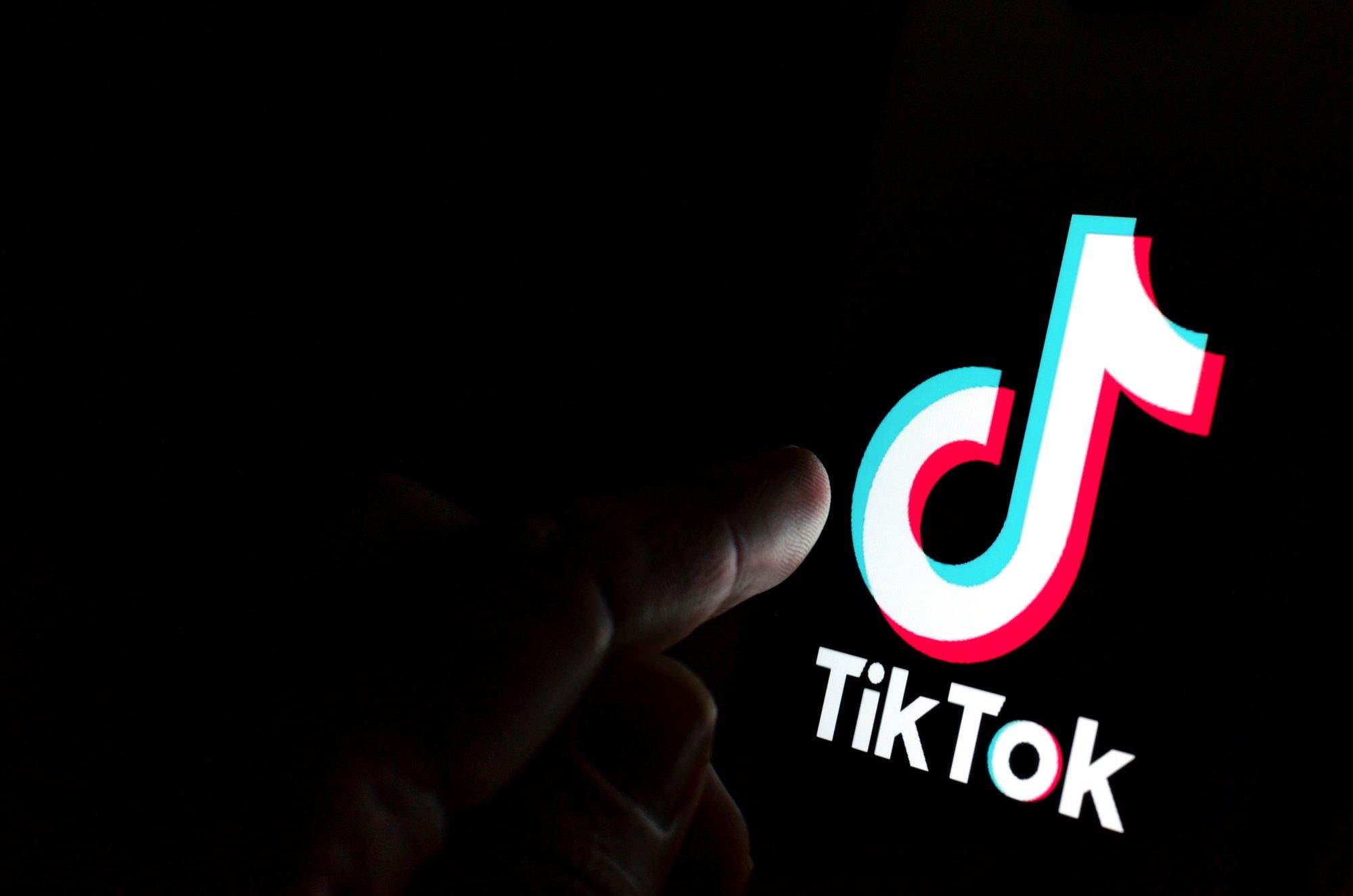 ES Komisija dėl naujos programėlės paskelbė platformai „TikTok“ 24 valandų ultimatumą