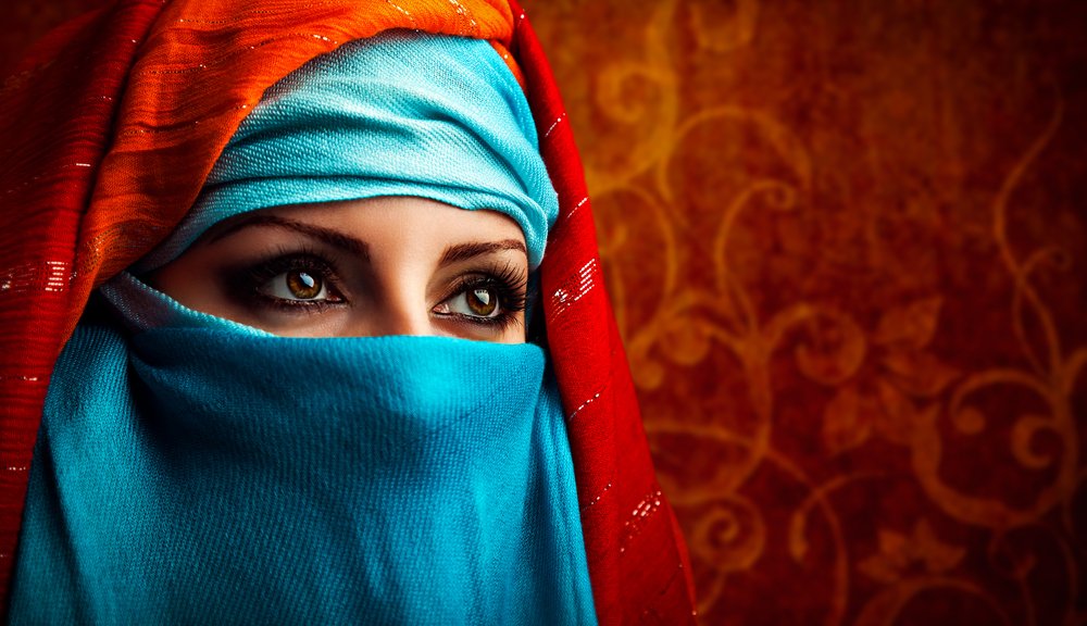 Absurdiškiausi draudimai Saudo Arabijos moterims: gali būti priverstos net užsidengti „per daug seksualias“ akis