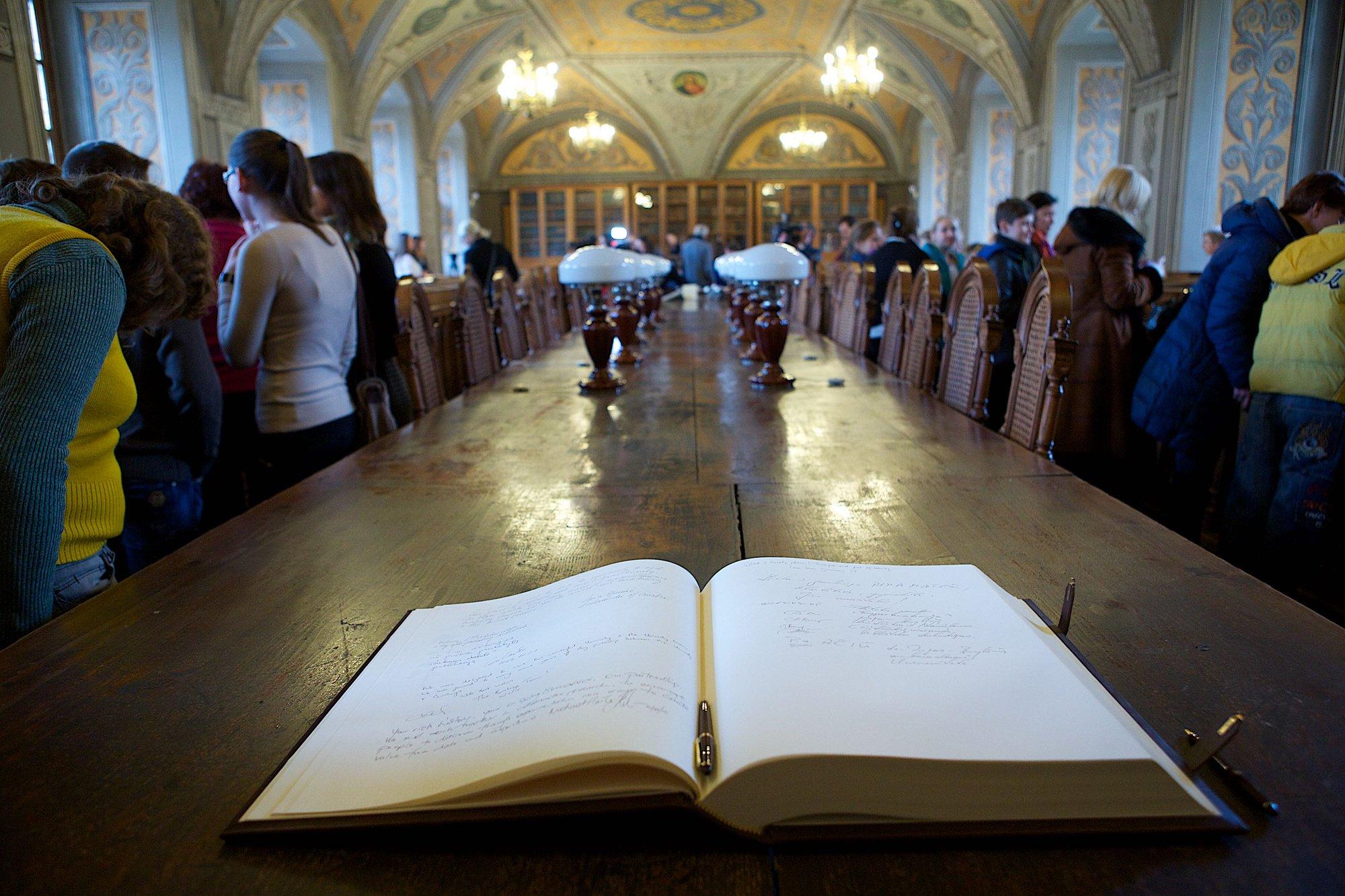Из читального зала университетской библиотеки похищены 17 книг XIX века