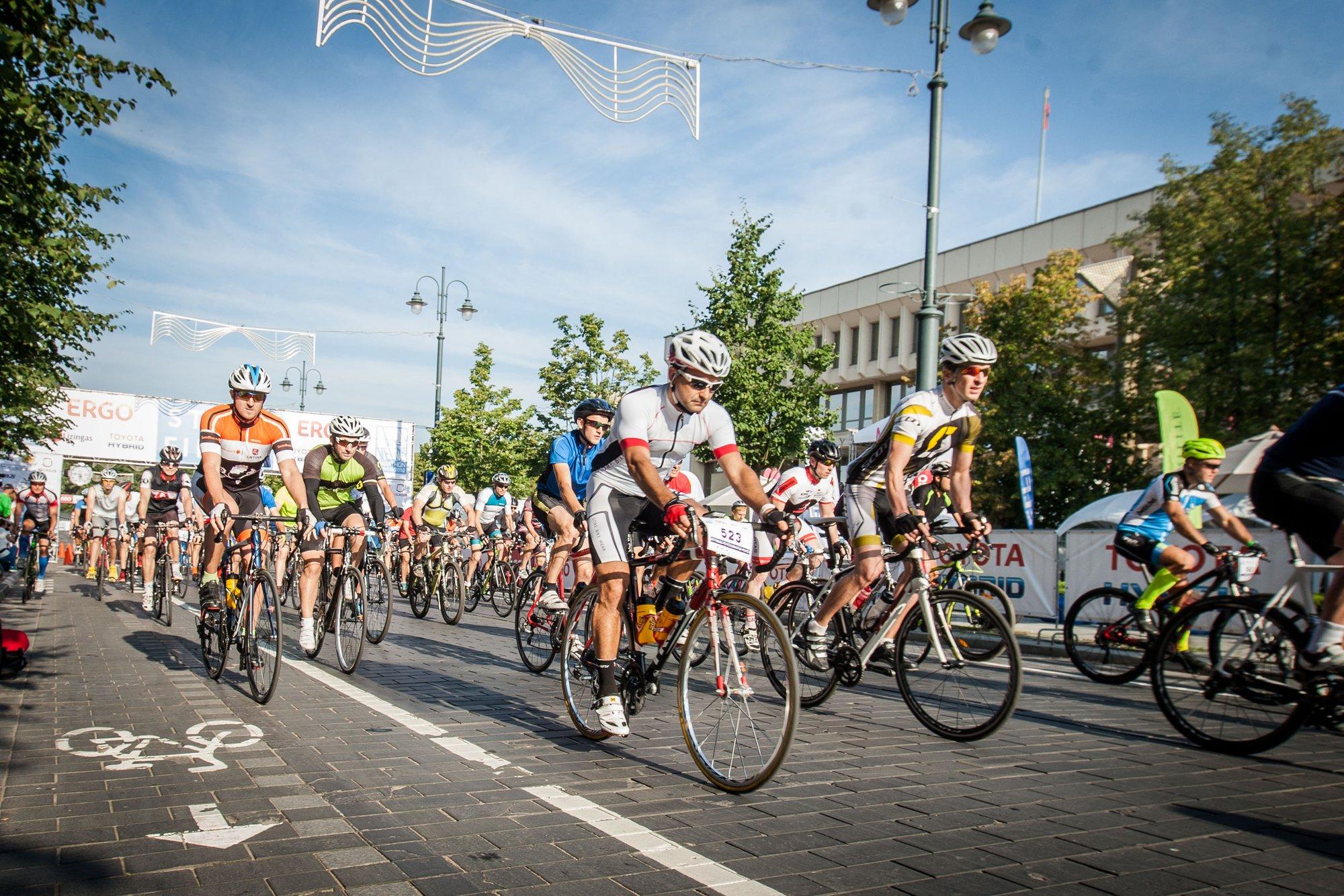Vilniaus gatvėse – dviračių paradas: prasidėjo „Velomaratonas“