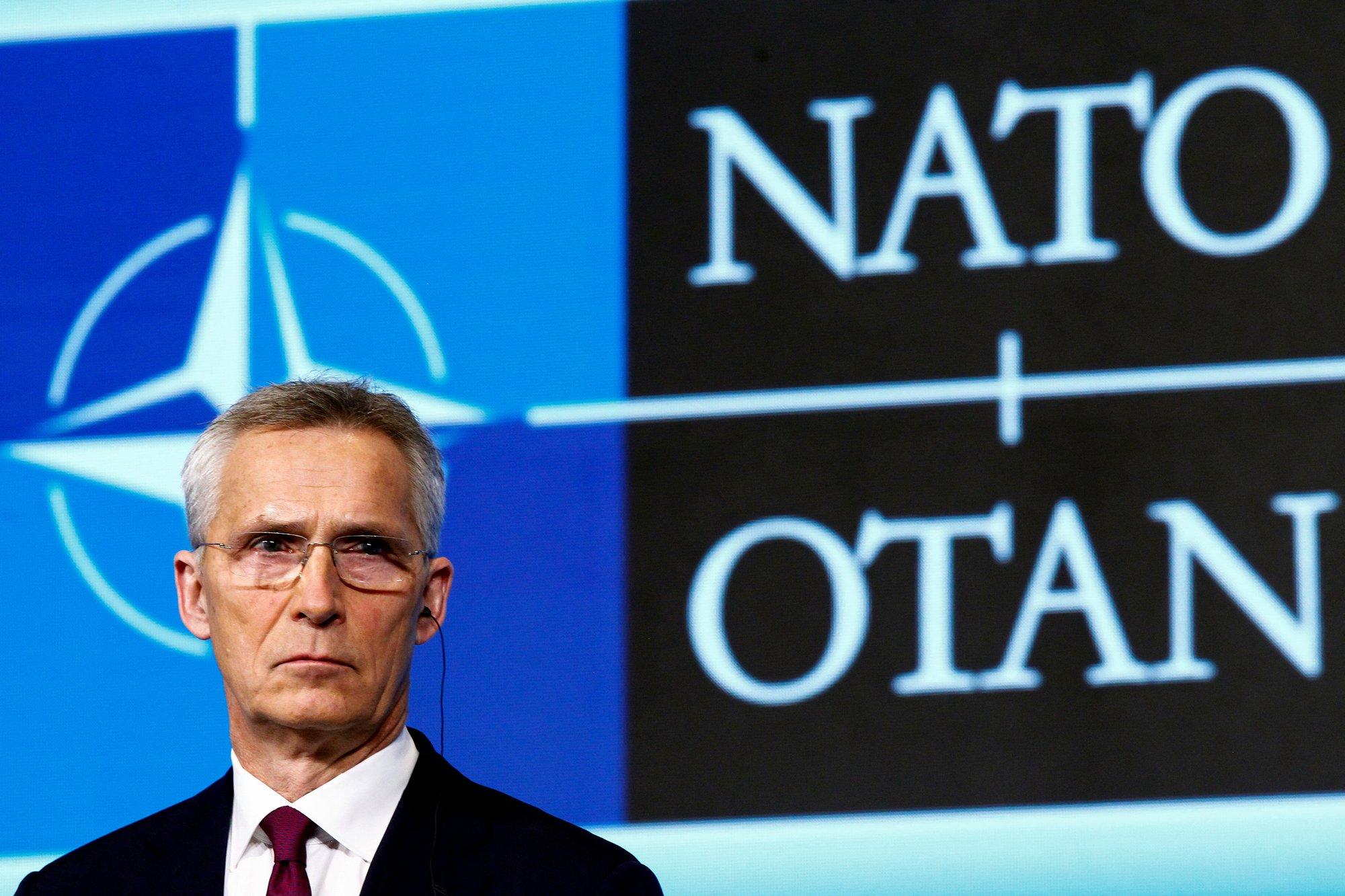 Правда, что "есть видео, которое подтверждает, будто лидеры стран НАТО находятся под гипнозом странного обелиска"?