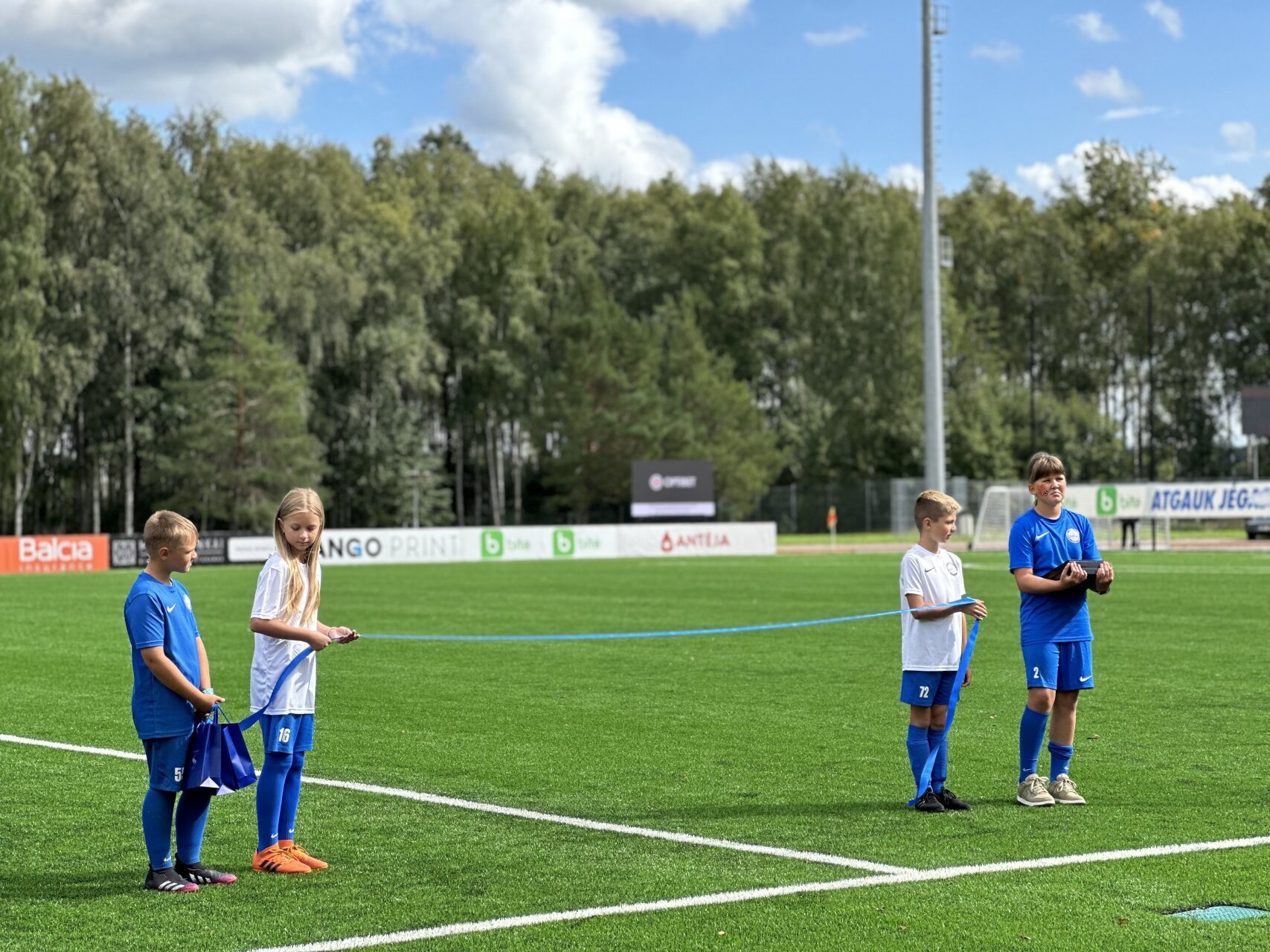 Visagine atidarytas atnaujintas miesto stadionas