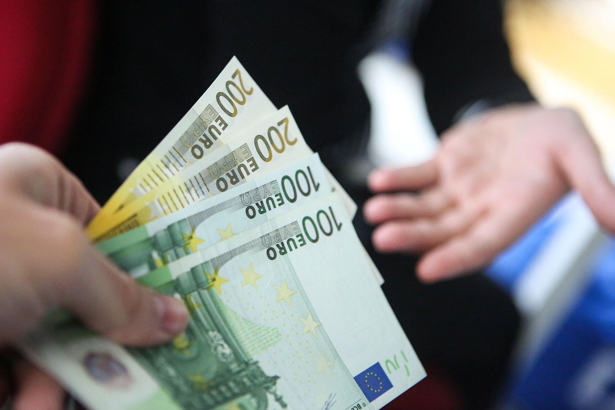 Įspūdingiausios algos Lietuvoje: vienoje įmonėje atlyginimai siekia 28 tūkst. eurų
