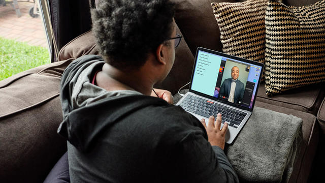 Man using MacBook 