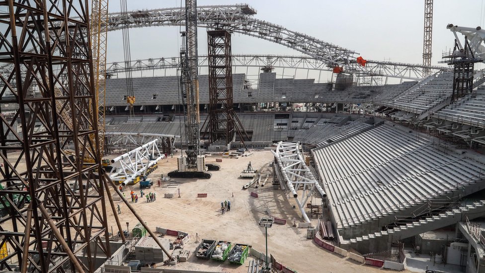 Рабочие на стройке стадиона "Аль-Вакра" в Катаре, февраль 2018 года.