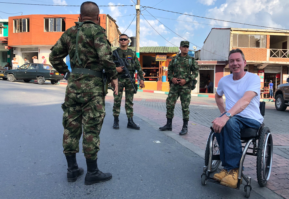 Frank Gardner with soldiers