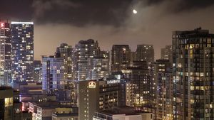 Take a glance at the stunning landscape and skyscrapers of Vancouver city, British Columbia, Canada