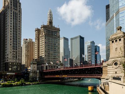 DuSable Bridge and London Guarantee Building on Chicago River in Chicago, Illinois, USA on the 19th August 2018