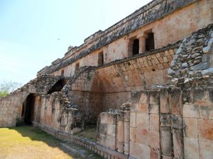 Kabah: El Palacio