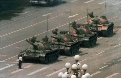 demonstrator blocking tanks near Tiananmen Square