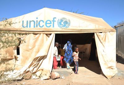 UNICEF: “tent school”