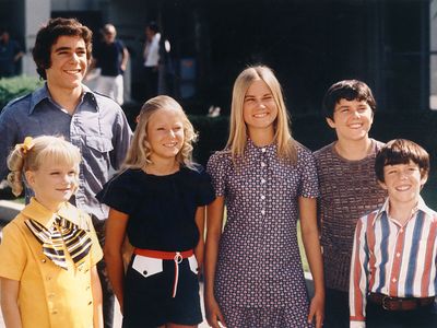 Sitcom. Comedy. From left: Susan Olsen, Barry White, Eve Plumb, Maureen McCormick, Christopher Knight, Mike Lookinland in the television series "The Brady Bunch" (1969-1974).