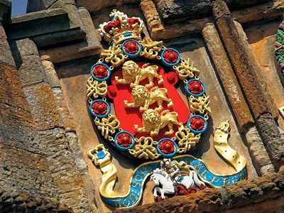 The Order of the Garter one of four European orders of chivalry James V belonged to and had engraved above the arch at the fore entrance to Linlithgow Palace in Scotland around 1533. English royalty, coat of arms, royal insignia