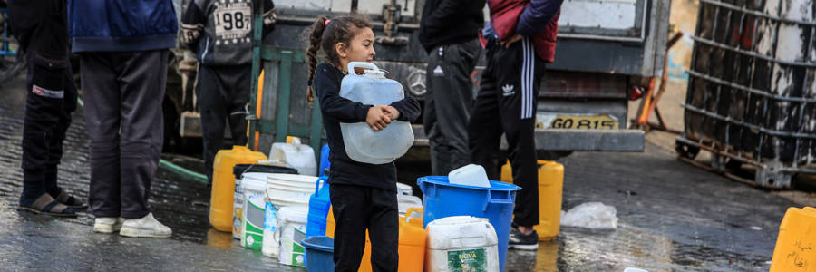 Palestinians wait to collect drinkable water provided by the mobile tankers of UN amid acute shortages of food, clean water and medicine due to Israeli attacks, in Rafah, Gaza on January 29, 2024. Photo: Abed Rahim Khatib/Anadolu via Getty Images