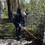 Единороссы привели в порядок воинское захоронение в Смоленске