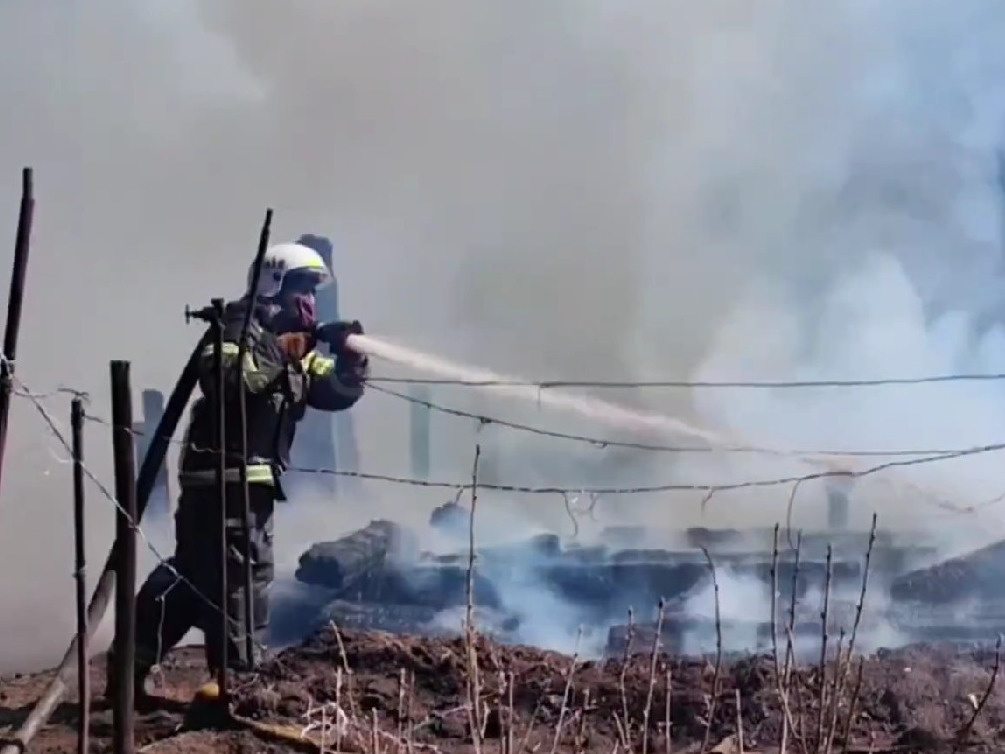 Масштабный пожар под Читой: горят дома и лес. Движение по трассе останавливали из-за огня