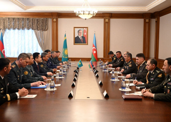 Баку и Астана обсудили вопросы военного сотрудничества (фото, видео)