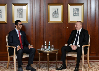 Алиев встретился в Берлине с министром промышленности и передовых технологий ОАЭ