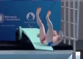 Французский олимпиец упал на глазах у Макрона