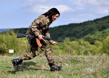 Армения призывает женщин в армию