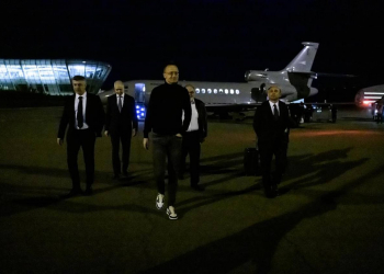 Сийярто прибыл в Азербайджан (фото)